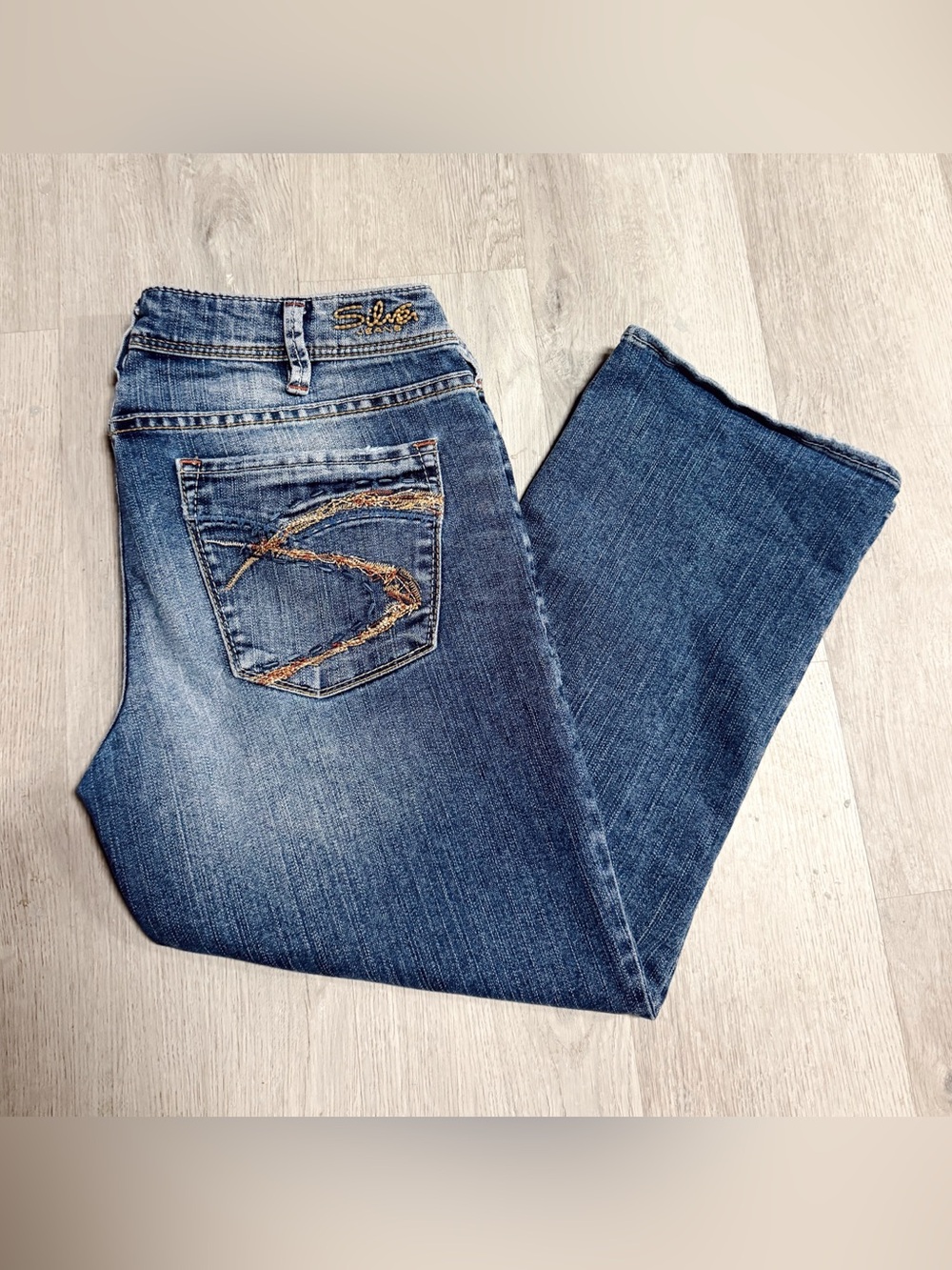 •SILVER• AIKO CAPRI JEANS